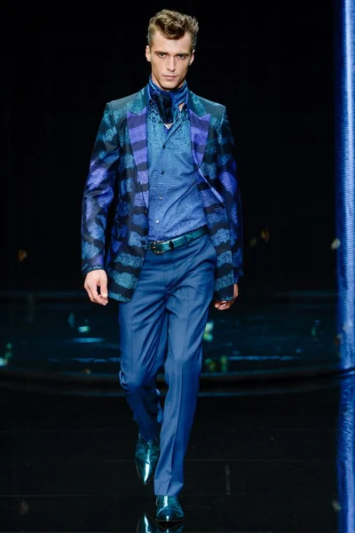 Look 30